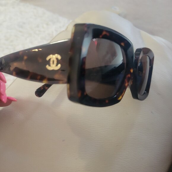 Chanel Women's Tortoise Chunky Square Frame Sunglasses With CC Logo Item #5435-A - Picture 9 of 16